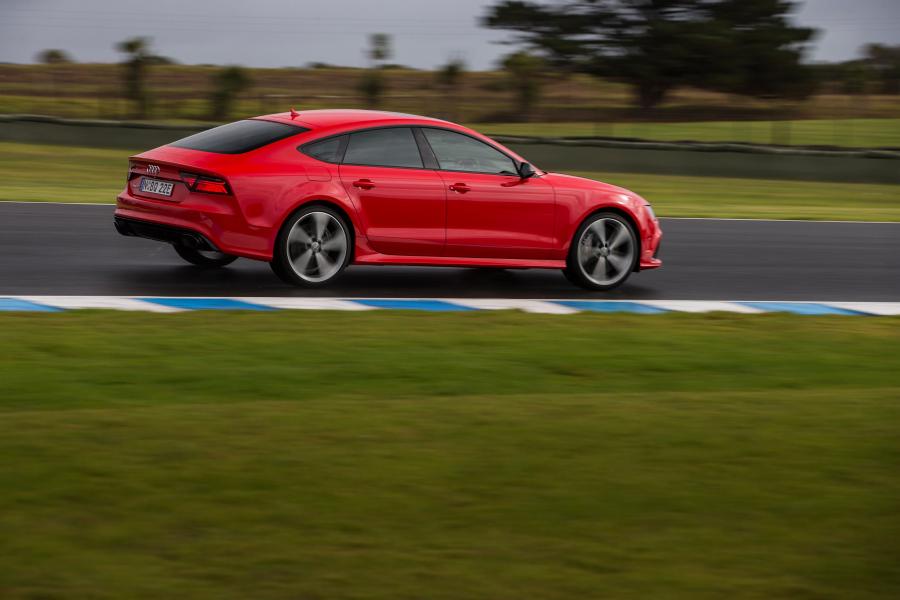  Audi RS7 Sportback 2015 года  (AU) (фото 4 из 18)